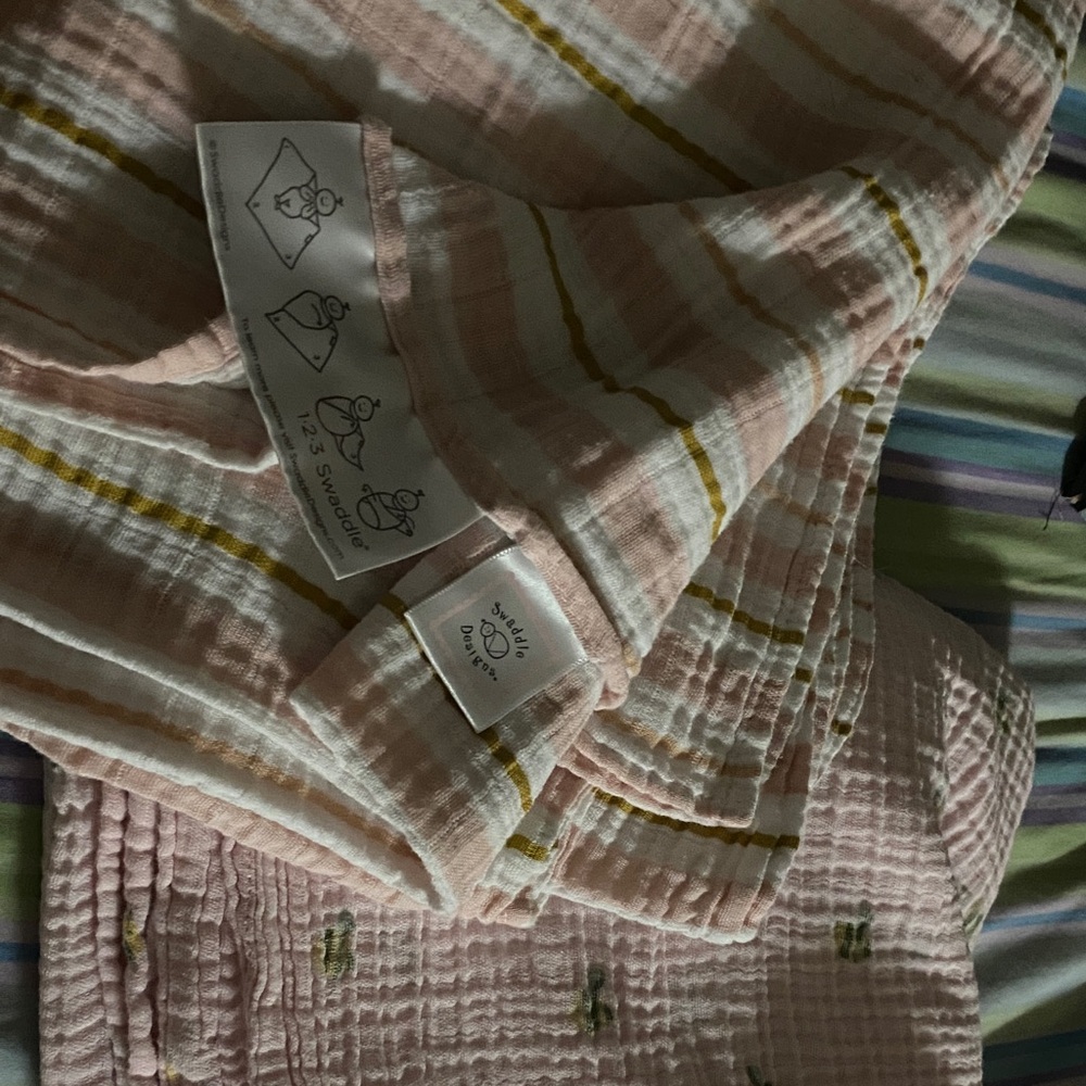 Swaddle Designs Pink and White Blanket with Gold Accents